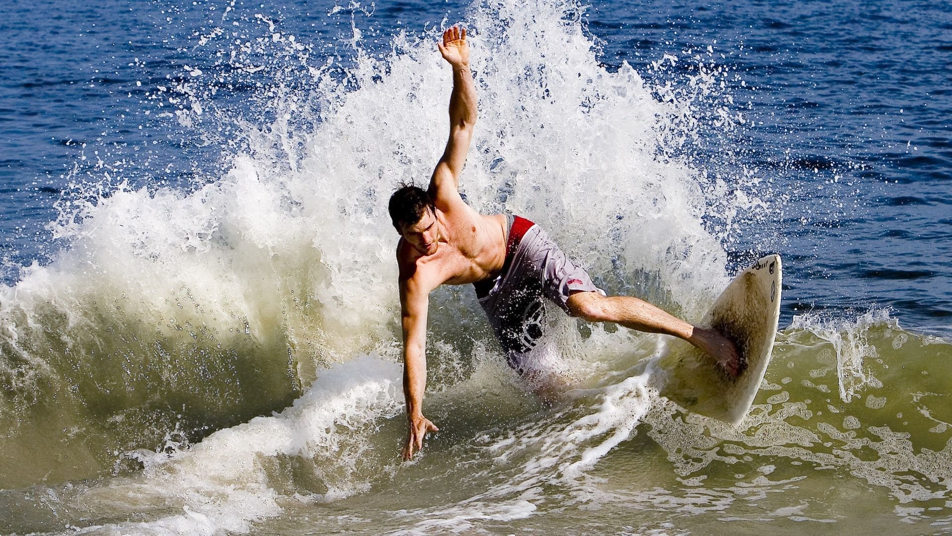 弗赖堡利用短传渗透提升控球优势，弗赖堡外号